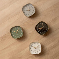 Karlsson(カールソン)は、オランダ発のデザインクロックブランドです。世界中のインテリアファンに愛されるその魅力は、洗練されたミニマルデザインとユニークな個性の融合にあります。シンプルでありながら存在感のあるデザインは、モダンな空間にも北欧風のインテリアにも自然に調和し、リビング、オフィス、カフェなど多様なシーンで活躍します。「時間を美しく飾る」をコンセプトに、Karlssonは毎年新たなデザイナーとのコラボレーションを通じて革新的なコレクションを展開。インテリア時計のトレンドをリードし続けています。高品質な素材と正確なクオーツムーブメントを採用し、見た目だけでなく実用性も兼ね備えたKarlssonの壁掛け時計・置き時計は、贈り物にも最適です。北欧インテリア、デザイン時計、おしゃれな壁掛け時計をお探しの方におすすめのブランドです。