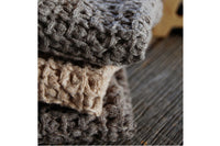 まるでベルギーワッフルのようにふっくらと織り上げたワッフルタオルです。格子状の凹凸によりリネンの様なさらっとした肌触りと"Garmentwash"(製品洗い)を施すことによる綿本来の自然な風合いと柔らかさをより一層味わっていただけます。リネンの様なさらっとした肌触りなのに綿100%。コンテックスは、100年以上の歴史をもつタオルの一大生産地今治で、安心・安全な生産加工を行っています。