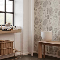 Ferm Living(ファームリビング)は、人生の対比を意識しながら、期待や夢の中で快適さと意味を追い求め、真の価値を感じられる空間を提供することを目指しています。デザインへの情熱と、環境や社会に配慮した責任ある選択を大切にし、誠実で心地よい製品や環境づくりに取り組んでいます。デンマーク・コペンハーゲンを拠点に、世界中の職人と協働し、スカンジナビアの思想と世界の技術・伝統を融合。柔らかなフォルムや豊かなテクスチャー、意外性のあるディテールを特徴とするコレクションは、洗練された美しさの中にも驚きと温かみをもたらします。素材選びから製造、配送まで持続可能性を意識し、より良い未来へ向けた選択を後押しします。家具、アクセサリー、照明を通じて、あなたらしく心地よい空間づくりをサポートします。