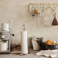 Ferm Living(ファームリビング)は、人生の対比を意識しながら、期待や夢の中で快適さと意味を追い求め、真の価値を感じられる空間を提供することを目指しています。デザインへの情熱と、環境や社会に配慮した責任ある選択を大切にし、誠実で心地よい製品や環境づくりに取り組んでいます。デンマーク・コペンハーゲンを拠点に、世界中の職人と協働し、スカンジナビアの思想と世界の技術・伝統を融合。柔らかなフォルムや豊かなテクスチャー、意外性のあるディテールを特徴とするコレクションは、洗練された美しさの中にも驚きと温かみをもたらします。素材選びから製造、配送まで持続可能性を意識し、より良い未来へ向けた選択を後押しします。家具、アクセサリー、照明を通じて、あなたらしく心地よい空間づくりをサポートします。