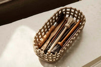 "ferm LIVING"の製品は毎日の生活がきっと楽しくなる物ばかり。それは壁紙だったり、キッチン用品、バス用品、リビング雑貨、またオフィス用品など沢山のコレクションがあり、オーガニックコットンや木材、磁気、金属など多くの拘った材質で、シンプルな材質から職人によって長く使える物へと変えて行きます。デザインはデンマークの伝統に基づいた美しい物。ロゴの鳥はデンマークの伝統を守って生きたいという思いが込められています。