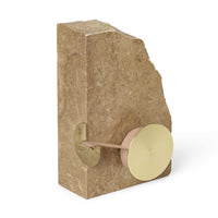 Ferm Living(ファームリビング)は、人生の対比を意識しながら、期待や夢の中で快適さと意味を追い求め、真の価値を感じられる空間を提供することを目指しています。デザインへの情熱と、環境や社会に配慮した責任ある選択を大切にし、誠実で心地よい製品や環境づくりに取り組んでいます。デンマーク・コペンハーゲンを拠点に、世界中の職人と協働し、スカンジナビアの思想と世界の技術・伝統を融合。柔らかなフォルムや豊かなテクスチャー、意外性のあるディテールを特徴とするコレクションは、洗練された美しさの中にも驚きと温かみをもたらします。素材選びから製造、配送まで持続可能性を意識し、より良い未来へ向けた選択を後押しします。家具、アクセサリー、照明を通じて、あなたらしく心地よい空間づくりをサポートします。