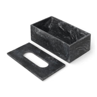 Ferm Living(ファームリビング)は、人生の対比を意識しながら、期待や夢の中で快適さと意味を追い求め、真の価値を感じられる空間を提供することを目指しています。デザインへの情熱と、環境や社会に配慮した責任ある選択を大切にし、誠実で心地よい製品や環境づくりに取り組んでいます。デンマーク・コペンハーゲンを拠点に、世界中の職人と協働し、スカンジナビアの思想と世界の技術・伝統を融合。柔らかなフォルムや豊かなテクスチャー、意外性のあるディテールを特徴とするコレクションは、洗練された美しさの中にも驚きと温かみをもたらします。素材選びから製造、配送まで持続可能性を意識し、より良い未来へ向けた選択を後押しします。家具、アクセサリー、照明を通じて、あなたらしく心地よい空間づくりをサポートします。