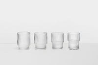 "fermLIVING"の製品は毎日の生活がきっと楽しくなる物ばかり。それは壁紙だったり、キッチン用品、バス用品、リビング雑貨、またオフィス用品など沢山のコレクションがあり、オーガニックコットンや木材、磁気、金属など多くの拘った材質で、シンプルな材質から職人によって長く使える物へと変えて行きます。デザインはデンマークの伝統に基づいた美しい物。ロゴの鳥はデンマークの伝統を守って生きたいという思いが込められています。