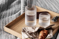 "ferm LIVING"の製品は毎日の生活がきっと楽しくなる物ばかり。それは壁紙だったり、キッチン用品、バス用品、リビング雑貨、またオフィス用品など沢山のコレクションがあり、オーガニックコットンや木材、磁気、金属など多くの拘った材質で、シンプルな材質から職人によって長く使える物へと変えて行きます。デザインはデンマークの伝統に基づいた美しい物。ロゴの鳥はデンマークの伝統を守って生きたいという思いが込められています。