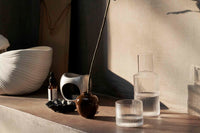 "ferm LIVING"の製品は毎日の生活がきっと楽しくなる物ばかり。それは壁紙だったり、キッチン用品、バス用品、リビング雑貨、またオフィス用品など沢山のコレクションがあり、オーガニックコットンや木材、磁気、金属など多くの拘った材質で、シンプルな材質から職人によって長く使える物へと変えて行きます。デザインはデンマークの伝統に基づいた美しい物。ロゴの鳥はデンマークの伝統を守って生きたいという思いが込められています。