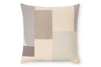 Broste Copenhagen(ブロステ・コペンハーゲン)は、1955年にデンマーク・コペンハーゲンで設立された、北欧デザインを代表するインテリアブランドのひとつです。創業以来、「暮らしに寄り添う上質なデザイン」をコンセプトに、自然から着想を得た柔らかな色彩や素材感を大切にしたコレクションを展開しています。トレンドに流されないタイムレスな美しさと実用性を兼ね備え、北欧ならではの穏やかで洗練された空間づくりをサポートします。クラフト感ある質感や素材選び、優れたディテールにより、住まいに心地よさと個性をもたらします。スカンジナビアの自然と都市生活を調和させるデザイン哲学のもと、Broste Copenhagenは現代的なライフスタイルに溶け込みながら、感性豊かな空間を演出します。北欧らしい温もりと美しさを取り入れたい方に、長く愛されるブランドです。