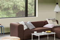 Broste Copenhagen(ブロステ・コペンハーゲン)は、1955年にデンマーク・コペンハーゲンで設立された、北欧デザインを代表するインテリアブランドのひとつです。創業以来、「暮らしに寄り添う上質なデザイン」をコンセプトに、自然から着想を得た柔らかな色彩や素材感を大切にしたコレクションを展開しています。トレンドに流されないタイムレスな美しさと実用性を兼ね備え、北欧ならではの穏やかで洗練された空間づくりをサポートします。クラフト感ある質感や素材選び、優れたディテールにより、住まいに心地よさと個性をもたらします。スカンジナビアの自然と都市生活を調和させるデザイン哲学のもと、Broste Copenhagenは現代的なライフスタイルに溶け込みながら、感性豊かな空間を演出します。北欧らしい温もりと美しさを取り入れたい方に、長く愛されるブランドです。