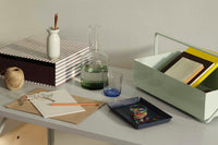 Broste Copenhagen(ブロステ・コペンハーゲン)は、1955年にデンマーク・コペンハーゲンで設立された、北欧デザインを代表するインテリアブランドのひとつです。創業以来、「暮らしに寄り添う上質なデザイン」をコンセプトに、自然から着想を得た柔らかな色彩や素材感を大切にしたコレクションを展開しています。トレンドに流されないタイムレスな美しさと実用性を兼ね備え、北欧ならではの穏やかで洗練された空間づくりをサポートします。クラフト感ある質感や素材選び、優れたディテールにより、住まいに心地よさと個性をもたらします。スカンジナビアの自然と都市生活を調和させるデザイン哲学のもと、Broste Copenhagenは現代的なライフスタイルに溶け込みながら、感性豊かな空間を演出します。北欧らしい温もりと美しさを取り入れたい方に、長く愛されるブランドです。