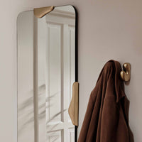 Broste Copenhagen(ブロステ・コペンハーゲン)は、1955年にデンマーク・コペンハーゲンで設立された、北欧デザインを代表するインテリアブランドのひとつです。創業以来、「暮らしに寄り添う上質なデザイン」をコンセプトに、自然から着想を得た柔らかな色彩や素材感を大切にしたコレクションを展開しています。トレンドに流されないタイムレスな美しさと実用性を兼ね備え、北欧ならではの穏やかで洗練された空間づくりをサポートします。クラフト感ある質感や素材選び、優れたディテールにより、住まいに心地よさと個性をもたらします。スカンジナビアの自然と都市生活を調和させるデザイン哲学のもと、Broste Copenhagenは現代的なライフスタイルに溶け込みながら、感性豊かな空間を演出します。北欧らしい温もりと美しさを取り入れたい方に、長く愛されるブランドです。