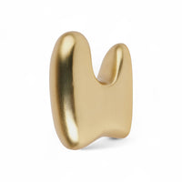 Broste Copenhagen(ブロステ・コペンハーゲン)は、1955年にデンマーク・コペンハーゲンで設立された、北欧デザインを代表するインテリアブランドのひとつです。創業以来、「暮らしに寄り添う上質なデザイン」をコンセプトに、自然から着想を得た柔らかな色彩や素材感を大切にしたコレクションを展開しています。トレンドに流されないタイムレスな美しさと実用性を兼ね備え、北欧ならではの穏やかで洗練された空間づくりをサポートします。クラフト感ある質感や素材選び、優れたディテールにより、住まいに心地よさと個性をもたらします。スカンジナビアの自然と都市生活を調和させるデザイン哲学のもと、Broste Copenhagenは現代的なライフスタイルに溶け込みながら、感性豊かな空間を演出します。北欧らしい温もりと美しさを取り入れたい方に、長く愛されるブランドです。