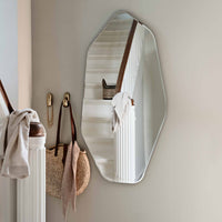 Broste Copenhagen(ブロステ・コペンハーゲン)は、1955年にデンマーク・コペンハーゲンで設立された、北欧デザインを代表するインテリアブランドのひとつです。創業以来、「暮らしに寄り添う上質なデザイン」をコンセプトに、自然から着想を得た柔らかな色彩や素材感を大切にしたコレクションを展開しています。トレンドに流されないタイムレスな美しさと実用性を兼ね備え、北欧ならではの穏やかで洗練された空間づくりをサポートします。クラフト感ある質感や素材選び、優れたディテールにより、住まいに心地よさと個性をもたらします。スカンジナビアの自然と都市生活を調和させるデザイン哲学のもと、Broste Copenhagenは現代的なライフスタイルに溶け込みながら、感性豊かな空間を演出します。北欧らしい温もりと美しさを取り入れたい方に、長く愛されるブランドです。