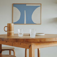 Atelier Cph(アトリエ・シーピーエイチ)は、デンマーク・コペンハーゲンを拠点とするデザインスタジオ兼アートブランドです。ミニマルで構築的なビジュアルを特徴とし、抽象アートやコラージュを中心としたアートポスターを多数手がけています。北欧デザインらしい洗練された感性とバランスの取れた構成美が魅力で、リビング、寝室、書斎、オフィスなど、あらゆる空間に調和と静けさをもたらします。幾何学的なモチーフを用いたアートは、ギャラリーウォールやモダンインテリアのアクセントにも最適。高品質な紙と印刷による仕上がりで、インテリアとしての完成度も高く評価されています。北欧アートポスター、現代アート、ミニマルデザイン、韓国インテリアなど、幅広いスタイルにマッチするスタイリッシュなアートを探している方におすすめです。