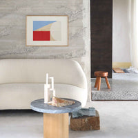 Atelier Cph(アトリエ・シーピーエイチ)は、デンマーク・コペンハーゲンを拠点とするデザインスタジオ兼アートブランドです。ミニマルで構築的なビジュアルを特徴とし、抽象アートやコラージュを中心としたアートポスターを多数手がけています。北欧デザインらしい洗練された感性とバランスの取れた構成美が魅力で、リビング、寝室、書斎、オフィスなど、あらゆる空間に調和と静けさをもたらします。幾何学的なモチーフを用いたアートは、ギャラリーウォールやモダンインテリアのアクセントにも最適。高品質な紙と印刷による仕上がりで、インテリアとしての完成度も高く評価されています。北欧アートポスター、現代アート、ミニマルデザイン、韓国インテリアなど、幅広いスタイルにマッチするスタイリッシュなアートを探している方におすすめです。