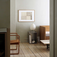 Atelier Cph(アトリエ・シーピーエイチ)は、デンマーク・コペンハーゲンを拠点とするデザインスタジオ兼アートブランドです。ミニマルで構築的なビジュアルを特徴とし、抽象アートやコラージュを中心としたアートポスターを多数手がけています。北欧デザインらしい洗練された感性とバランスの取れた構成美が魅力で、リビング、寝室、書斎、オフィスなど、あらゆる空間に調和と静けさをもたらします。幾何学的なモチーフを用いたアートは、ギャラリーウォールやモダンインテリアのアクセントにも最適。高品質な紙と印刷による仕上がりで、インテリアとしての完成度も高く評価されています。北欧アートポスター、現代アート、ミニマルデザイン、韓国インテリアなど、幅広いスタイルにマッチするスタイリッシュなアートを探している方におすすめです。