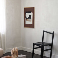 Atelier Cph(アトリエ・シーピーエイチ)は、デンマーク・コペンハーゲンを拠点とするデザインスタジオ兼アートブランドです。ミニマルで構築的なビジュアルを特徴とし、抽象アートやコラージュを中心としたアートポスターを多数手がけています。北欧デザインらしい洗練された感性とバランスの取れた構成美が魅力で、リビング、寝室、書斎、オフィスなど、あらゆる空間に調和と静けさをもたらします。幾何学的なモチーフを用いたアートは、ギャラリーウォールやモダンインテリアのアクセントにも最適。高品質な紙と印刷による仕上がりで、インテリアとしての完成度も高く評価されています。北欧アートポスター、現代アート、ミニマルデザイン、韓国インテリアなど、幅広いスタイルにマッチするスタイリッシュなアートを探している方におすすめです。