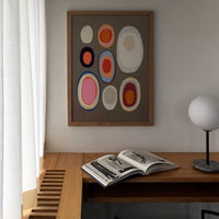 Atelier Cph(アトリエ・シーピーエイチ)は、デンマーク・コペンハーゲンを拠点とするデザインスタジオ兼アートブランドです。ミニマルで構築的なビジュアルを特徴とし、抽象アートやコラージュを中心としたアートポスターを多数手がけています。北欧デザインらしい洗練された感性とバランスの取れた構成美が魅力で、リビング、寝室、書斎、オフィスなど、あらゆる空間に調和と静けさをもたらします。幾何学的なモチーフを用いたアートは、ギャラリーウォールやモダンインテリアのアクセントにも最適。高品質な紙と印刷による仕上がりで、インテリアとしての完成度も高く評価されています。北欧アートポスター、現代アート、ミニマルデザイン、韓国インテリアなど、幅広いスタイルにマッチするスタイリッシュなアートを探している方におすすめです。