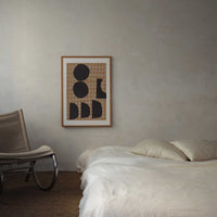 Atelier Cph(アトリエ・シーピーエイチ)は、デンマーク・コペンハーゲンを拠点とするデザインスタジオ兼アートブランドです。ミニマルで構築的なビジュアルを特徴とし、抽象アートやコラージュを中心としたアートポスターを多数手がけています。北欧デザインらしい洗練された感性とバランスの取れた構成美が魅力で、リビング、寝室、書斎、オフィスなど、あらゆる空間に調和と静けさをもたらします。幾何学的なモチーフを用いたアートは、ギャラリーウォールやモダンインテリアのアクセントにも最適。高品質な紙と印刷による仕上がりで、インテリアとしての完成度も高く評価されています。北欧アートポスター、現代アート、ミニマルデザイン、韓国インテリアなど、幅広いスタイルにマッチするスタイリッシュなアートを探している方におすすめです。