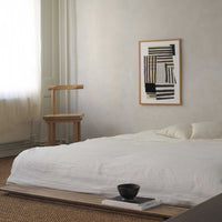 Atelier Cph(アトリエ・シーピーエイチ)は、デンマーク・コペンハーゲンを拠点とするデザインスタジオ兼アートブランドです。ミニマルで構築的なビジュアルを特徴とし、抽象アートやコラージュを中心としたアートポスターを多数手がけています。北欧デザインらしい洗練された感性とバランスの取れた構成美が魅力で、リビング、寝室、書斎、オフィスなど、あらゆる空間に調和と静けさをもたらします。幾何学的なモチーフを用いたアートは、ギャラリーウォールやモダンインテリアのアクセントにも最適。高品質な紙と印刷による仕上がりで、インテリアとしての完成度も高く評価されています。北欧アートポスター、現代アート、ミニマルデザイン、韓国インテリアなど、幅広いスタイルにマッチするスタイリッシュなアートを探している方におすすめです。