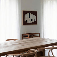Atelier Cph(アトリエ・シーピーエイチ)は、デンマーク・コペンハーゲンを拠点とするデザインスタジオ兼アートブランドです。ミニマルで構築的なビジュアルを特徴とし、抽象アートやコラージュを中心としたアートポスターを多数手がけています。北欧デザインらしい洗練された感性とバランスの取れた構成美が魅力で、リビング、寝室、書斎、オフィスなど、あらゆる空間に調和と静けさをもたらします。幾何学的なモチーフを用いたアートは、ギャラリーウォールやモダンインテリアのアクセントにも最適。高品質な紙と印刷による仕上がりで、インテリアとしての完成度も高く評価されています。北欧アートポスター、現代アート、ミニマルデザイン、韓国インテリアなど、幅広いスタイルにマッチするスタイリッシュなアートを探している方におすすめです。