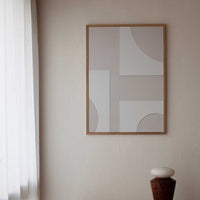 Atelier Cph(アトリエ・シーピーエイチ)は、デンマーク・コペンハーゲンを拠点とするデザインスタジオ兼アートブランドです。ミニマルで構築的なビジュアルを特徴とし、抽象アートやコラージュを中心としたアートポスターを多数手がけています。北欧デザインらしい洗練された感性とバランスの取れた構成美が魅力で、リビング、寝室、書斎、オフィスなど、あらゆる空間に調和と静けさをもたらします。幾何学的なモチーフを用いたアートは、ギャラリーウォールやモダンインテリアのアクセントにも最適。高品質な紙と印刷による仕上がりで、インテリアとしての完成度も高く評価されています。北欧アートポスター、現代アート、ミニマルデザイン、韓国インテリアなど、幅広いスタイルにマッチするスタイリッシュなアートを探している方におすすめです。