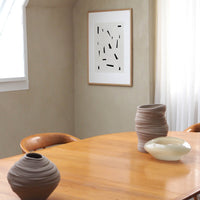 Atelier Cph(アトリエ・シーピーエイチ)は、デンマーク・コペンハーゲンを拠点とするデザインスタジオ兼アートブランドです。ミニマルで構築的なビジュアルを特徴とし、抽象アートやコラージュを中心としたアートポスターを多数手がけています。北欧デザインらしい洗練された感性とバランスの取れた構成美が魅力で、リビング、寝室、書斎、オフィスなど、あらゆる空間に調和と静けさをもたらします。幾何学的なモチーフを用いたアートは、ギャラリーウォールやモダンインテリアのアクセントにも最適。高品質な紙と印刷による仕上がりで、インテリアとしての完成度も高く評価されています。北欧アートポスター、現代アート、ミニマルデザイン、韓国インテリアなど、幅広いスタイルにマッチするスタイリッシュなアートを探している方におすすめです。