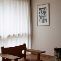 Atelier Cph(アトリエ・シーピーエイチ)は、デンマーク・コペンハーゲンを拠点とするデザインスタジオ兼アートブランドです。ミニマルで構築的なビジュアルを特徴とし、抽象アートやコラージュを中心としたアートポスターを多数手がけています。北欧デザインらしい洗練された感性とバランスの取れた構成美が魅力で、リビング、寝室、書斎、オフィスなど、あらゆる空間に調和と静けさをもたらします。幾何学的なモチーフを用いたアートは、ギャラリーウォールやモダンインテリアのアクセントにも最適。高品質な紙と印刷による仕上がりで、インテリアとしての完成度も高く評価されています。北欧アートポスター、現代アート、ミニマルデザイン、韓国インテリアなど、幅広いスタイルにマッチするスタイリッシュなアートを探している方におすすめです。