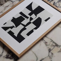 Atelier Cph(アトリエ・シーピーエイチ)は、デンマーク・コペンハーゲンを拠点とするデザインスタジオ兼アートブランドです。ミニマルで構築的なビジュアルを特徴とし、抽象アートやコラージュを中心としたアートポスターを多数手がけています。北欧デザインらしい洗練された感性とバランスの取れた構成美が魅力で、リビング、寝室、書斎、オフィスなど、あらゆる空間に調和と静けさをもたらします。幾何学的なモチーフを用いたアートは、ギャラリーウォールやモダンインテリアのアクセントにも最適。高品質な紙と印刷による仕上がりで、インテリアとしての完成度も高く評価されています。北欧アートポスター、現代アート、ミニマルデザイン、韓国インテリアなど、幅広いスタイルにマッチするスタイリッシュなアートを探している方におすすめです。