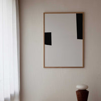 Atelier Cph(アトリエ・シーピーエイチ)は、デンマーク・コペンハーゲンを拠点とするデザインスタジオ兼アートブランドです。ミニマルで構築的なビジュアルを特徴とし、抽象アートやコラージュを中心としたアートポスターを多数手がけています。北欧デザインらしい洗練された感性とバランスの取れた構成美が魅力で、リビング、寝室、書斎、オフィスなど、あらゆる空間に調和と静けさをもたらします。幾何学的なモチーフを用いたアートは、ギャラリーウォールやモダンインテリアのアクセントにも最適。高品質な紙と印刷による仕上がりで、インテリアとしての完成度も高く評価されています。北欧アートポスター、現代アート、ミニマルデザイン、韓国インテリアなど、幅広いスタイルにマッチするスタイリッシュなアートを探している方におすすめです。