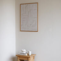 Atelier Cph(アトリエ・シーピーエイチ)は、デンマーク・コペンハーゲンを拠点とするデザインスタジオ兼アートブランドです。ミニマルで構築的なビジュアルを特徴とし、抽象アートやコラージュを中心としたアートポスターを多数手がけています。北欧デザインらしい洗練された感性とバランスの取れた構成美が魅力で、リビング、寝室、書斎、オフィスなど、あらゆる空間に調和と静けさをもたらします。幾何学的なモチーフを用いたアートは、ギャラリーウォールやモダンインテリアのアクセントにも最適。高品質な紙と印刷による仕上がりで、インテリアとしての完成度も高く評価されています。北欧アートポスター、現代アート、ミニマルデザイン、韓国インテリアなど、幅広いスタイルにマッチするスタイリッシュなアートを探している方におすすめです。