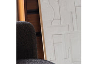 Atelier Cph(アトリエ・シーピーエイチ)は、デンマーク・コペンハーゲンを拠点とするデザインスタジオ兼アートブランドです。ミニマルで構築的なビジュアルを特徴とし、抽象アートやコラージュを中心としたアートポスターを多数手がけています。北欧デザインらしい洗練された感性とバランスの取れた構成美が魅力で、リビング、寝室、書斎、オフィスなど、あらゆる空間に調和と静けさをもたらします。幾何学的なモチーフを用いたアートは、ギャラリーウォールやモダンインテリアのアクセントにも最適。高品質な紙と印刷による仕上がりで、インテリアとしての完成度も高く評価されています。北欧アートポスター、現代アート、ミニマルデザイン、韓国インテリアなど、幅広いスタイルにマッチするスタイリッシュなアートを探している方におすすめです。