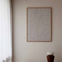 Atelier Cph(アトリエ・シーピーエイチ)は、デンマーク・コペンハーゲンを拠点とするデザインスタジオ兼アートブランドです。ミニマルで構築的なビジュアルを特徴とし、抽象アートやコラージュを中心としたアートポスターを多数手がけています。北欧デザインらしい洗練された感性とバランスの取れた構成美が魅力で、リビング、寝室、書斎、オフィスなど、あらゆる空間に調和と静けさをもたらします。幾何学的なモチーフを用いたアートは、ギャラリーウォールやモダンインテリアのアクセントにも最適。高品質な紙と印刷による仕上がりで、インテリアとしての完成度も高く評価されています。北欧アートポスター、現代アート、ミニマルデザイン、韓国インテリアなど、幅広いスタイルにマッチするスタイリッシュなアートを探している方におすすめです。