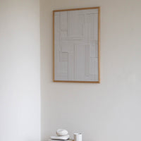 Atelier Cph(アトリエ・シーピーエイチ)は、デンマーク・コペンハーゲンを拠点とするデザインスタジオ兼アートブランドです。ミニマルで構築的なビジュアルを特徴とし、抽象アートやコラージュを中心としたアートポスターを多数手がけています。北欧デザインらしい洗練された感性とバランスの取れた構成美が魅力で、リビング、寝室、書斎、オフィスなど、あらゆる空間に調和と静けさをもたらします。幾何学的なモチーフを用いたアートは、ギャラリーウォールやモダンインテリアのアクセントにも最適。高品質な紙と印刷による仕上がりで、インテリアとしての完成度も高く評価されています。北欧アートポスター、現代アート、ミニマルデザイン、韓国インテリアなど、幅広いスタイルにマッチするスタイリッシュなアートを探している方におすすめです。