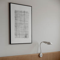 Atelier Cph(アトリエ・シーピーエイチ)は、デンマーク・コペンハーゲンを拠点とするデザインスタジオ兼アートブランドです。ミニマルで構築的なビジュアルを特徴とし、抽象アートやコラージュを中心としたアートポスターを多数手がけています。北欧デザインらしい洗練された感性とバランスの取れた構成美が魅力で、リビング、寝室、書斎、オフィスなど、あらゆる空間に調和と静けさをもたらします。幾何学的なモチーフを用いたアートは、ギャラリーウォールやモダンインテリアのアクセントにも最適。高品質な紙と印刷による仕上がりで、インテリアとしての完成度も高く評価されています。北欧アートポスター、現代アート、ミニマルデザイン、韓国インテリアなど、幅広いスタイルにマッチするスタイリッシュなアートを探している方におすすめです。