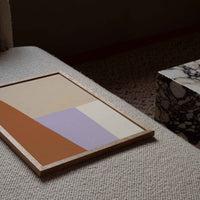 Atelier Cph(アトリエ・シーピーエイチ)は、デンマーク・コペンハーゲンを拠点とするデザインスタジオ兼アートブランドです。ミニマルで構築的なビジュアルを特徴とし、抽象アートやコラージュを中心としたアートポスターを多数手がけています。北欧デザインらしい洗練された感性とバランスの取れた構成美が魅力で、リビング、寝室、書斎、オフィスなど、あらゆる空間に調和と静けさをもたらします。幾何学的なモチーフを用いたアートは、ギャラリーウォールやモダンインテリアのアクセントにも最適。高品質な紙と印刷による仕上がりで、インテリアとしての完成度も高く評価されています。北欧アートポスター、現代アート、ミニマルデザイン、韓国インテリアなど、幅広いスタイルにマッチするスタイリッシュなアートを探している方におすすめです。