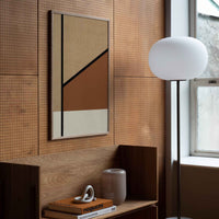 Atelier Cph(アトリエ・シーピーエイチ)は、デンマーク・コペンハーゲンを拠点とするデザインスタジオ兼アートブランドです。ミニマルで構築的なビジュアルを特徴とし、抽象アートやコラージュを中心としたアートポスターを多数手がけています。北欧デザインらしい洗練された感性とバランスの取れた構成美が魅力で、リビング、寝室、書斎、オフィスなど、あらゆる空間に調和と静けさをもたらします。幾何学的なモチーフを用いたアートは、ギャラリーウォールやモダンインテリアのアクセントにも最適。高品質な紙と印刷による仕上がりで、インテリアとしての完成度も高く評価されています。北欧アートポスター、現代アート、ミニマルデザイン、韓国インテリアなど、幅広いスタイルにマッチするスタイリッシュなアートを探している方におすすめです。