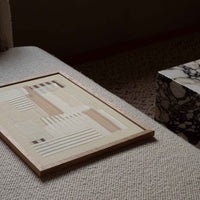 Atelier Cph(アトリエ・シーピーエイチ)は、デンマーク・コペンハーゲンを拠点とするデザインスタジオ兼アートブランドです。ミニマルで構築的なビジュアルを特徴とし、抽象アートやコラージュを中心としたアートポスターを多数手がけています。北欧デザインらしい洗練された感性とバランスの取れた構成美が魅力で、リビング、寝室、書斎、オフィスなど、あらゆる空間に調和と静けさをもたらします。幾何学的なモチーフを用いたアートは、ギャラリーウォールやモダンインテリアのアクセントにも最適。高品質な紙と印刷による仕上がりで、インテリアとしての完成度も高く評価されています。北欧アートポスター、現代アート、ミニマルデザイン、韓国インテリアなど、幅広いスタイルにマッチするスタイリッシュなアートを探している方におすすめです。