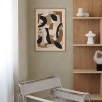 Atelier Cph(アトリエ・シーピーエイチ)は、デンマーク・コペンハーゲンを拠点とするデザインスタジオ兼アートブランドです。ミニマルで構築的なビジュアルを特徴とし、抽象アートやコラージュを中心としたアートポスターを多数手がけています。北欧デザインらしい洗練された感性とバランスの取れた構成美が魅力で、リビング、寝室、書斎、オフィスなど、あらゆる空間に調和と静けさをもたらします。幾何学的なモチーフを用いたアートは、ギャラリーウォールやモダンインテリアのアクセントにも最適。高品質な紙と印刷による仕上がりで、インテリアとしての完成度も高く評価されています。北欧アートポスター、現代アート、ミニマルデザイン、韓国インテリアなど、幅広いスタイルにマッチするスタイリッシュなアートを探している方におすすめです。