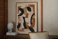 Atelier Cph(アトリエ・シーピーエイチ)は、デンマーク・コペンハーゲンを拠点とするデザインスタジオ兼アートブランドです。ミニマルで構築的なビジュアルを特徴とし、抽象アートやコラージュを中心としたアートポスターを多数手がけています。北欧デザインらしい洗練された感性とバランスの取れた構成美が魅力で、リビング、寝室、書斎、オフィスなど、あらゆる空間に調和と静けさをもたらします。幾何学的なモチーフを用いたアートは、ギャラリーウォールやモダンインテリアのアクセントにも最適。高品質な紙と印刷による仕上がりで、インテリアとしての完成度も高く評価されています。北欧アートポスター、現代アート、ミニマルデザイン、韓国インテリアなど、幅広いスタイルにマッチするスタイリッシュなアートを探している方におすすめです。