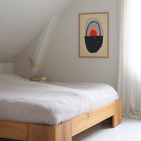 Atelier Cph(アトリエ・シーピーエイチ)は、デンマーク・コペンハーゲンを拠点とするデザインスタジオ兼アートブランドです。ミニマルで構築的なビジュアルを特徴とし、抽象アートやコラージュを中心としたアートポスターを多数手がけています。北欧デザインらしい洗練された感性とバランスの取れた構成美が魅力で、リビング、寝室、書斎、オフィスなど、あらゆる空間に調和と静けさをもたらします。幾何学的なモチーフを用いたアートは、ギャラリーウォールやモダンインテリアのアクセントにも最適。高品質な紙と印刷による仕上がりで、インテリアとしての完成度も高く評価されています。北欧アートポスター、現代アート、ミニマルデザイン、韓国インテリアなど、幅広いスタイルにマッチするスタイリッシュなアートを探している方におすすめです。