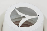 デンマークより買い付けた、Svend middelboe(スヴェン・ミデルボー)デザインの「Velona(ヴェローナ)」です。角度の異なる複数のシェードが、見た目だけでなく美しい光のグラデーションを演出します。北欧照明を代表するデザインで、2020年にLYFAによって復刻されましたが、こちらはNordisk Solar社で生産された希少な当時のモデルで、中心部がオレンジ色に塗装されています。現行品は内部が白色塗装となっており、現行品の定価はレートにより変動しますが、おおよそ20〜25万円程度です