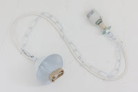 デンマークより買い付けた、Svend middelboe(スヴェン・ミデルボー)デザインの「Velona(ヴェローナ)」です。角度の異なる複数のシェードが、見た目だけでなく美しい光のグラデーションを演出します。北欧照明を代表するデザインで、2020年にLYFAによって復刻されましたが、こちらはNordisk Solar社で生産された希少な当時のモデルで、中心部がオレンジ色に塗装されています。現行品は内部が白色塗装となっており、現行品の定価はレートにより変動しますが、おおよそ20〜25万円程度です