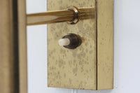 こちらは、Sven mejlstromによってデザインされた1960年代のウォールランプです。Sven mejlstromは、ノルウェーの照明デザイナーとして知られ、シンプルで機能的な美しさを追求したデザインを手掛けました。このランプは、真鍮とクリアガラスを組み合わせた美しいデザインが特徴で、ビンテージ品ならではの風合いが感じられます。大きなボール状のガラスシェードは光を柔らかく拡散し、空間に温かみと上品さを加えます。経年変化による真鍮部分の風合いも、時間を経た美しさを感じさせる魅力的な要素です。シンプルでありながらも印象的なこのウォールランプは、どんなインテリアにも調和し、エレガントなアクセントを与えてくれる一品です。