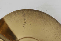 こちらは、Sven mejlstromによってデザインされた1960年代のウォールランプです。Sven mejlstromは、ノルウェーの照明デザイナーとして知られ、シンプルで機能的な美しさを追求したデザインを手掛けました。このランプは、真鍮とクリアガラスを組み合わせた美しいデザインが特徴で、ビンテージ品ならではの風合いが感じられます。大きなボール状のガラスシェードは光を柔らかく拡散し、空間に温かみと上品さを加えます。経年変化による真鍮部分の風合いも、時間を経た美しさを感じさせる魅力的な要素です。シンプルでありながらも印象的なこのウォールランプは、どんなインテリアにも調和し、エレガントなアクセントを与えてくれる一品です。