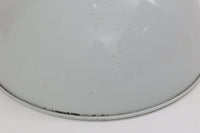 1970年代初頭にJo Hammerborgによってデザインされた「Bunker」です。3種類のサイズ展開があり、こちらは真ん中のmidiサイズです。金属に光沢のあるライトグレー色(ホワイトに近く淡いグレーです)で塗装されています。Fog & morup社が1980年代にLyskaer社に買収された後も「Bunker」の販売はあった様ですが、Fog & morup社の物とは形状が少し異なっています。こちらの照明は現地ディーラーよりFog & morup社で1970年代に作成された物と聞いております。