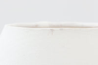 Royal Copenhagen製のベースが使用されたテーブルランプです。製造年数(1965〜1974年)も少なく希少なモデルです。現在の製造方法とは異なりファイアンス釜で作成された陶器は、独特の風合いでビンテージ品ならではです。ベースの柄は自然をモチーフとした、Nils Thorssonによる人気のBACAシリーズで、こちらは職人によりフリーハンドで描かれていますので、同じ物が無い所もRoyal Copenhagenの魅力のひとつです。オブジェとしてもお部屋をおしゃれに演出してくれそうです。