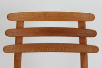 Poul m. VoltherデザインのJ48チェアです。3枚の曲木が使用された背もたれが特徴的なデザインです。現地デンマークではスタンダードアイテムで復刻もされていますが、こちらは1960年に作成されたビンテージ品です。経年により濃くなったオーク材の色味が魅力的です。