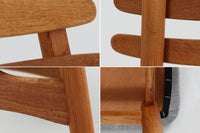 Poul m. VoltherデザインのJ48チェアです。3枚の曲木が使用された背もたれが特徴的なデザインです。現地デンマークではスタンダードアイテムで復刻もされていますが、こちらは1960年に作成されたビンテージ品です。経年により濃くなったオーク材の色味が魅力的です。