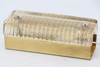 ODRECOはデンマークの照明ブランドで、1950〜1970年代に洗練されたデザインの照明器具を生み出しました。このウォールランプはアンバー色のガラスが特徴で、灯りを灯すと柔らかな光が空間を美しく照らします。落ち着いた色合いが温かみを感じさせ、どんなインテリアにも調和するシンプルでありながら存在感のあるデザインです。リビングや寝室、廊下など、さまざまな空間にぴったりです。