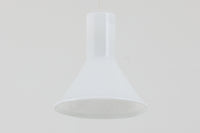 北欧より買い付けた、Holmgaard社製ビンテージランプです。照明部分はデンマークを代表する照明メーカーFog & morup社によって作成されています。Holmgaard社のペンダントライトの中でも人気の「P&T PENDEL」シリーズで内と外側の2層の色味が特徴的です。消灯&点灯時にそれぞれ違った表情を見せてくれる素敵なデザインです。